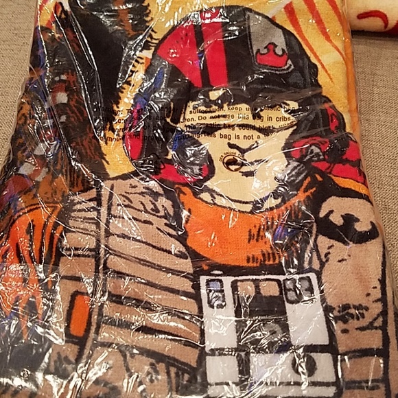 NWT Disney Star Wars Beach Towel - Picture 3 of 4